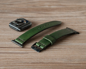 Handmade Emerald Apple Watch band showing oil-waxed cowhide texture